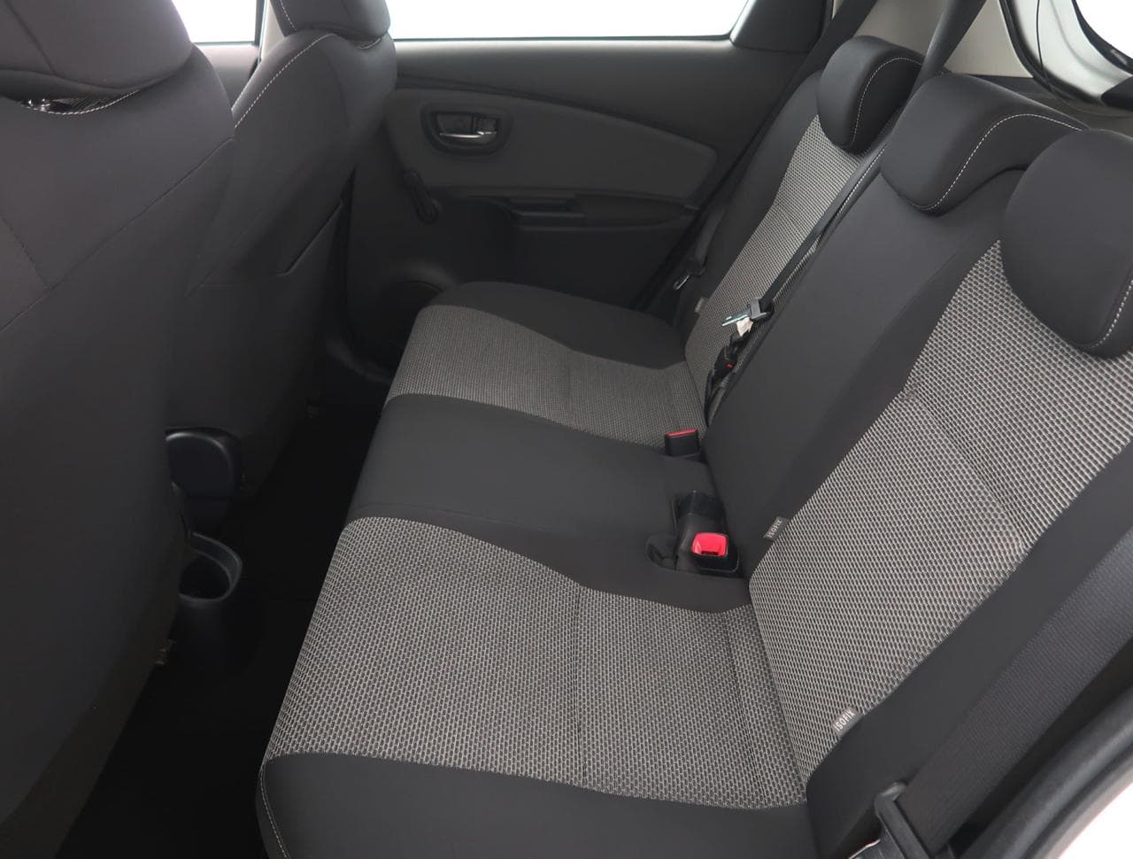 2015 Toyota YARIS - 17