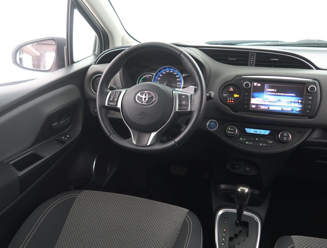 2015 Toyota YARIS - 9