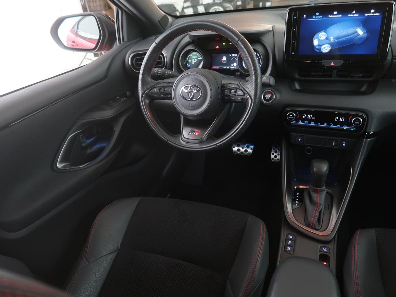 2023 Toyota YARIS - 16