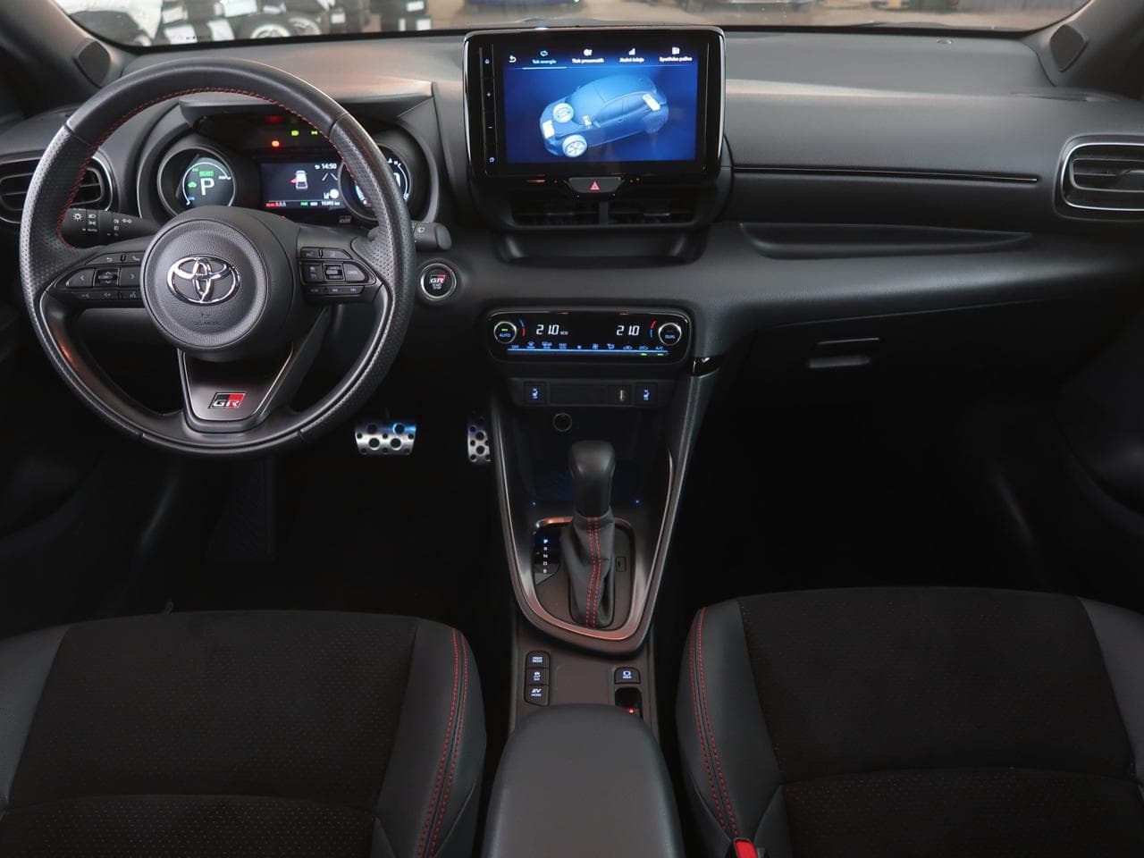 2023 Toyota YARIS - 18