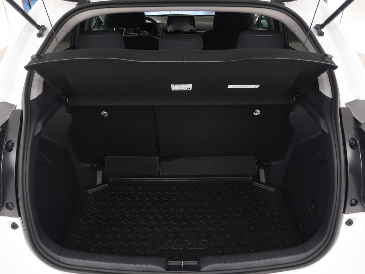 2023 Toyota YARIS - 19