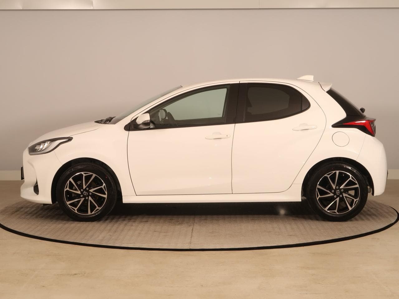 2023 Toyota YARIS - 4