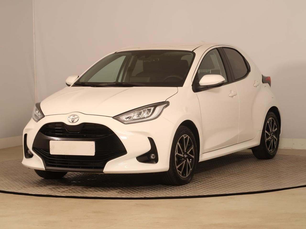 2023 Toyota YARIS - 3