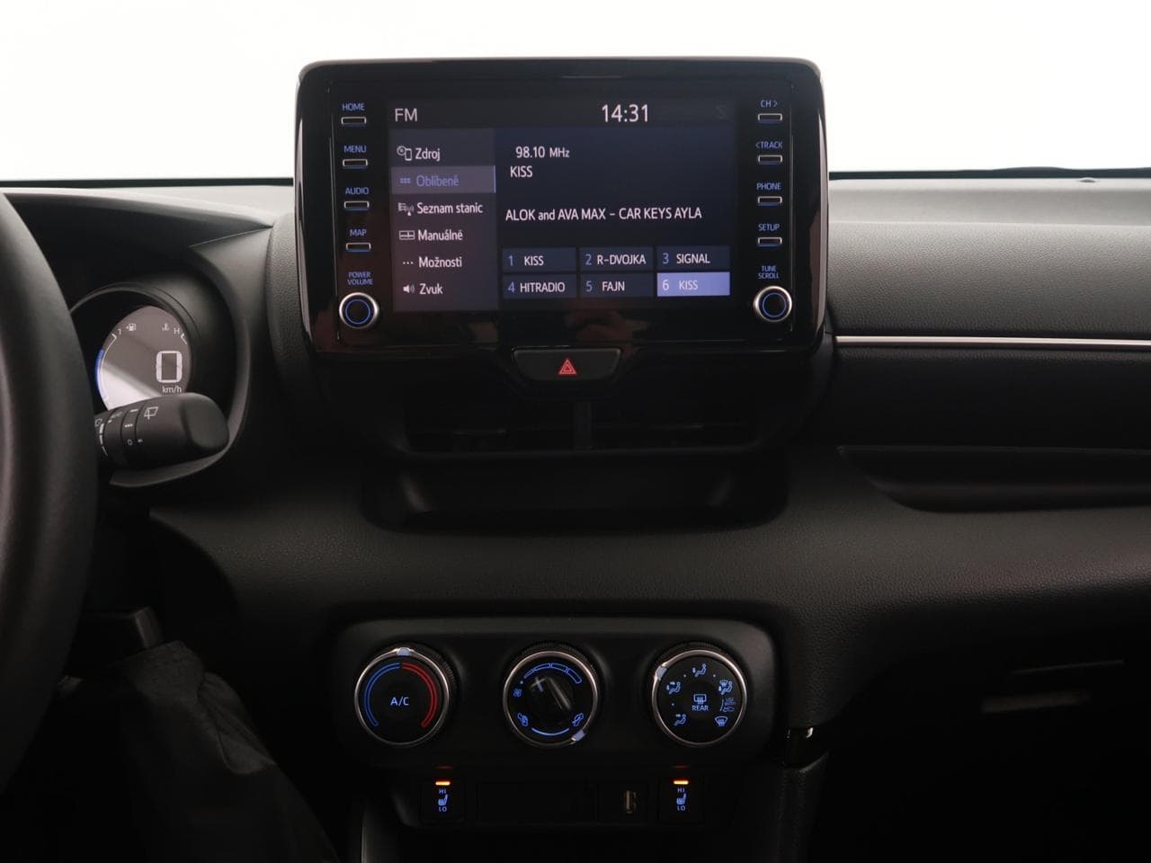2023 Toyota YARIS - 18