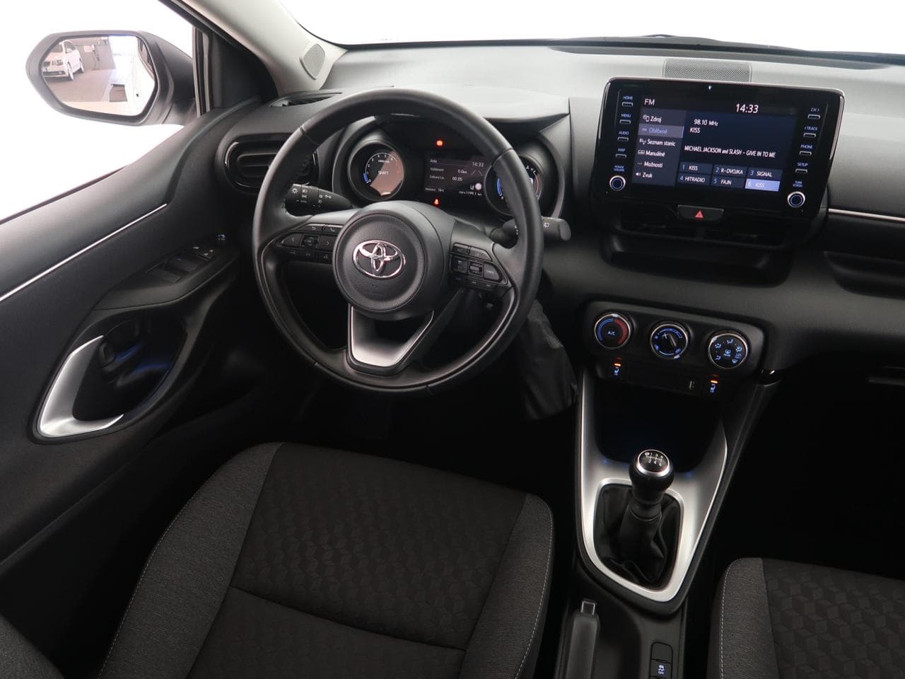 2023 Toyota YARIS - 9