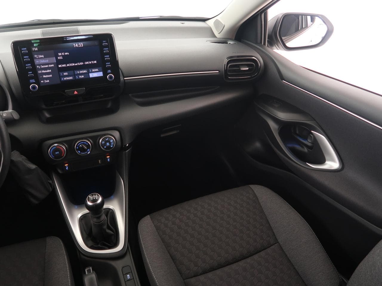 2023 Toyota YARIS - 11
