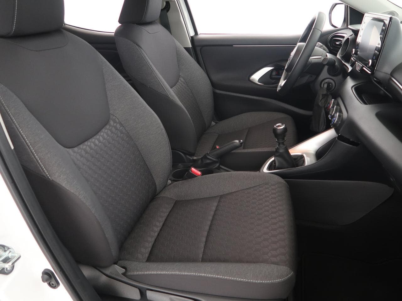 2023 Toyota YARIS - 12