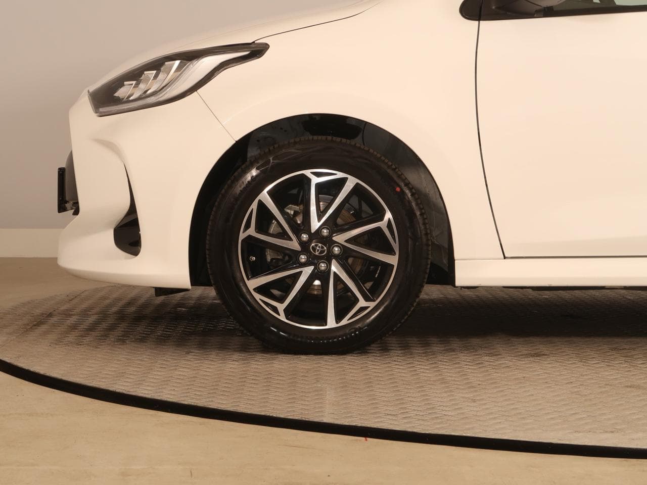 2023 Toyota YARIS - 20