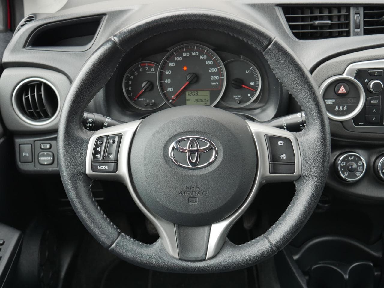 2012 Toyota YARIS - 11