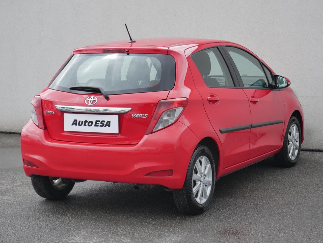 2012 Toyota YARIS - 4
