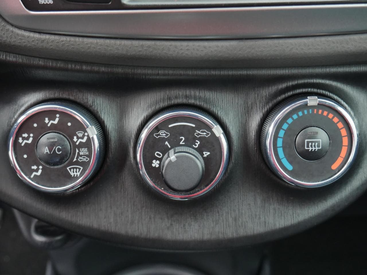 2012 Toyota YARIS - 14