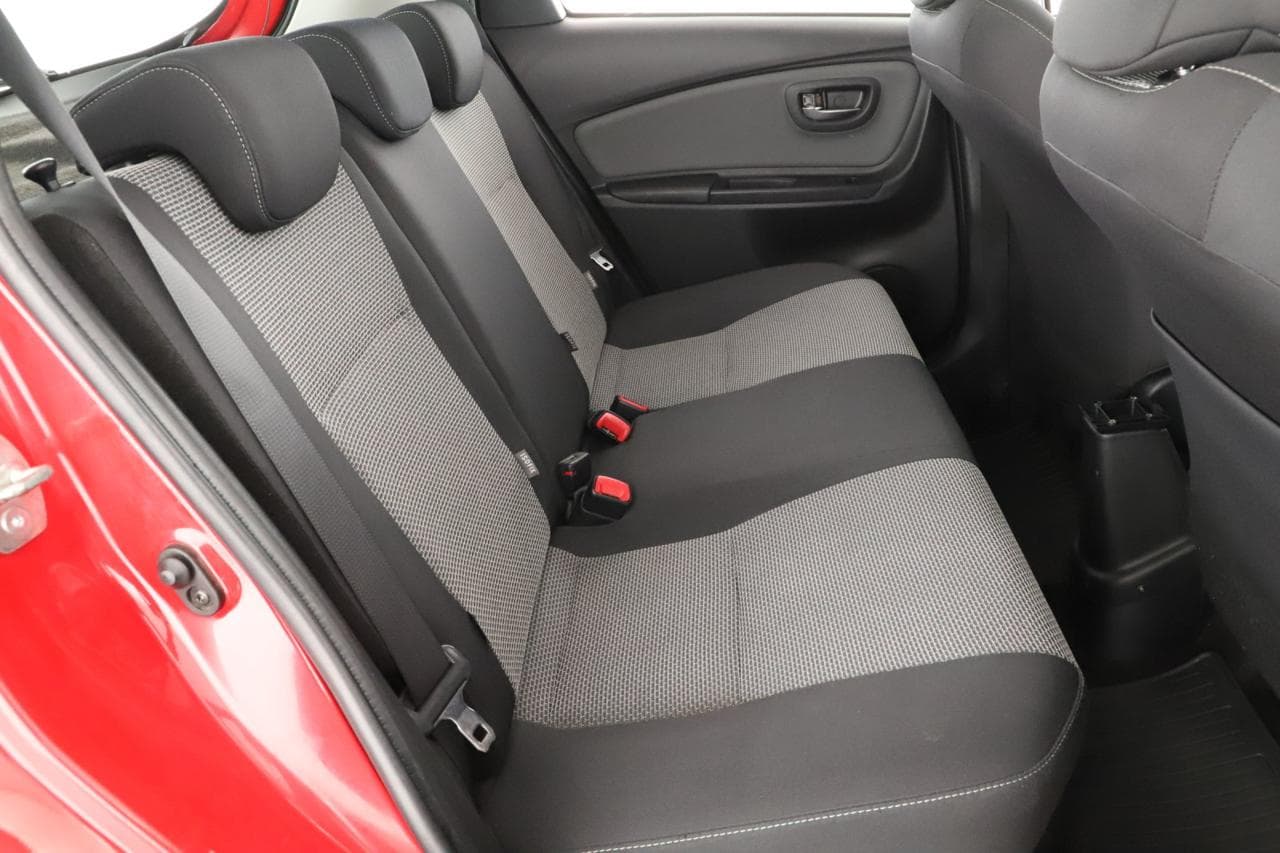 2016 Toyota YARIS - 11