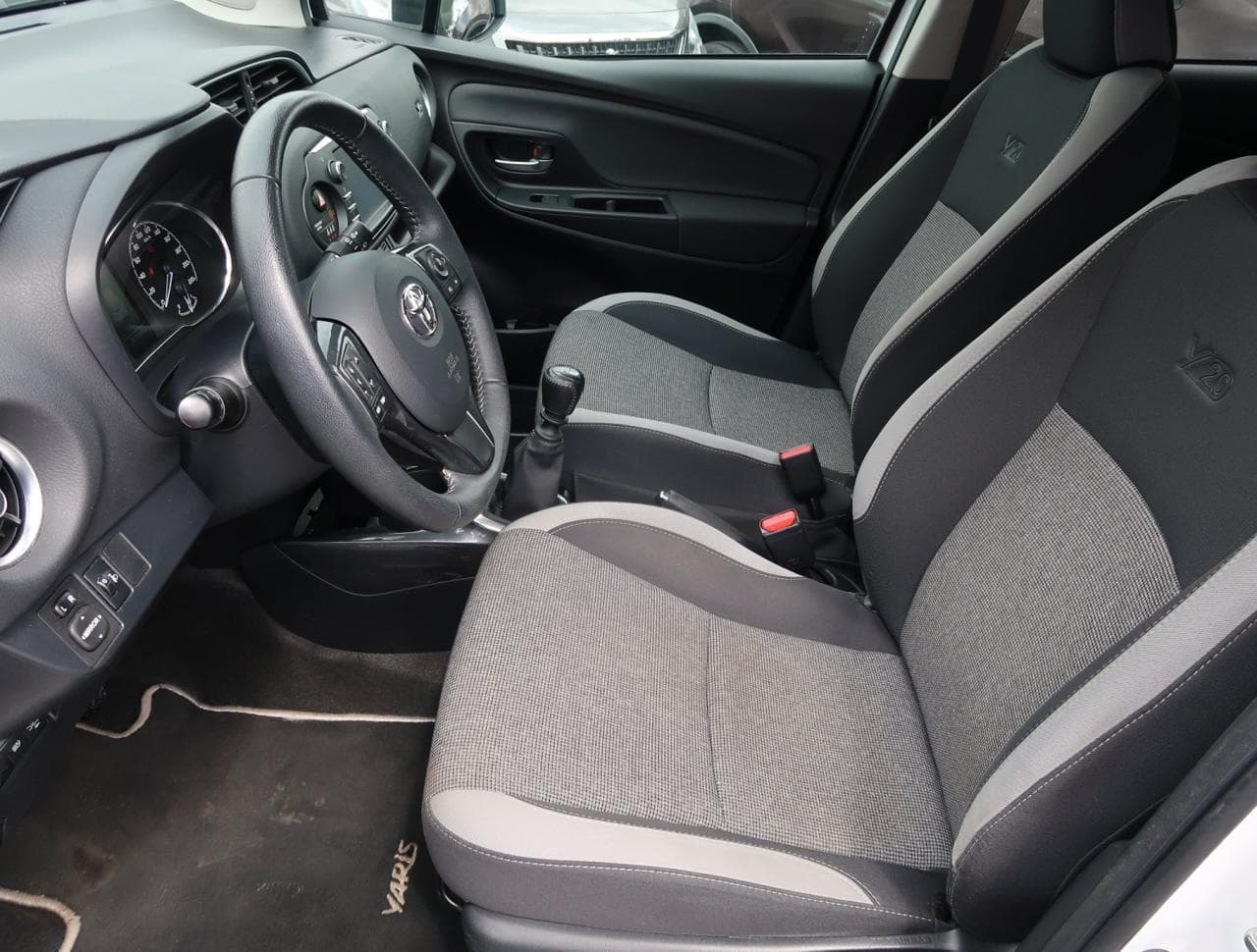 2019 Toyota YARIS - 16