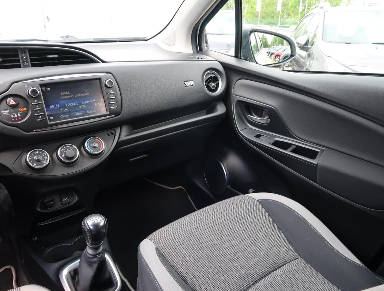 2019 Toyota YARIS - 11