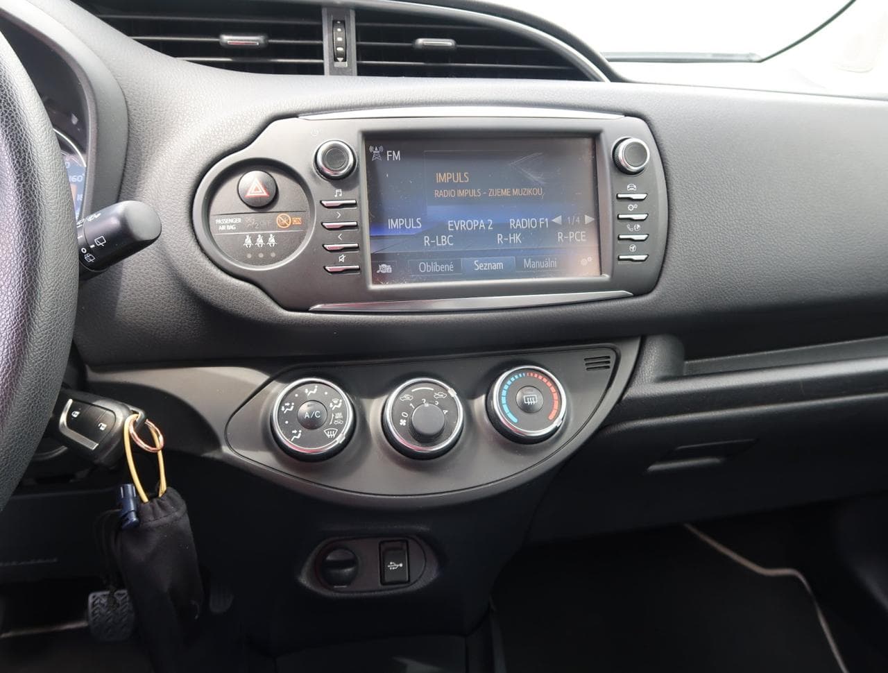 2019 Toyota YARIS - 18