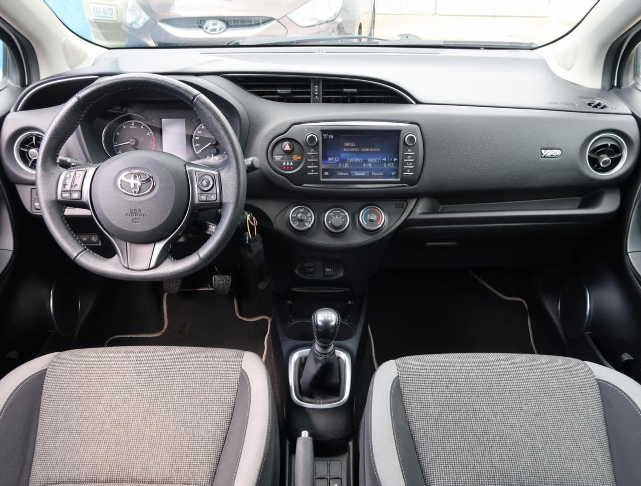 2019 Toyota YARIS - 10