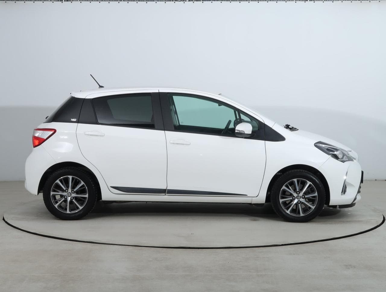 2019 Toyota YARIS - 8