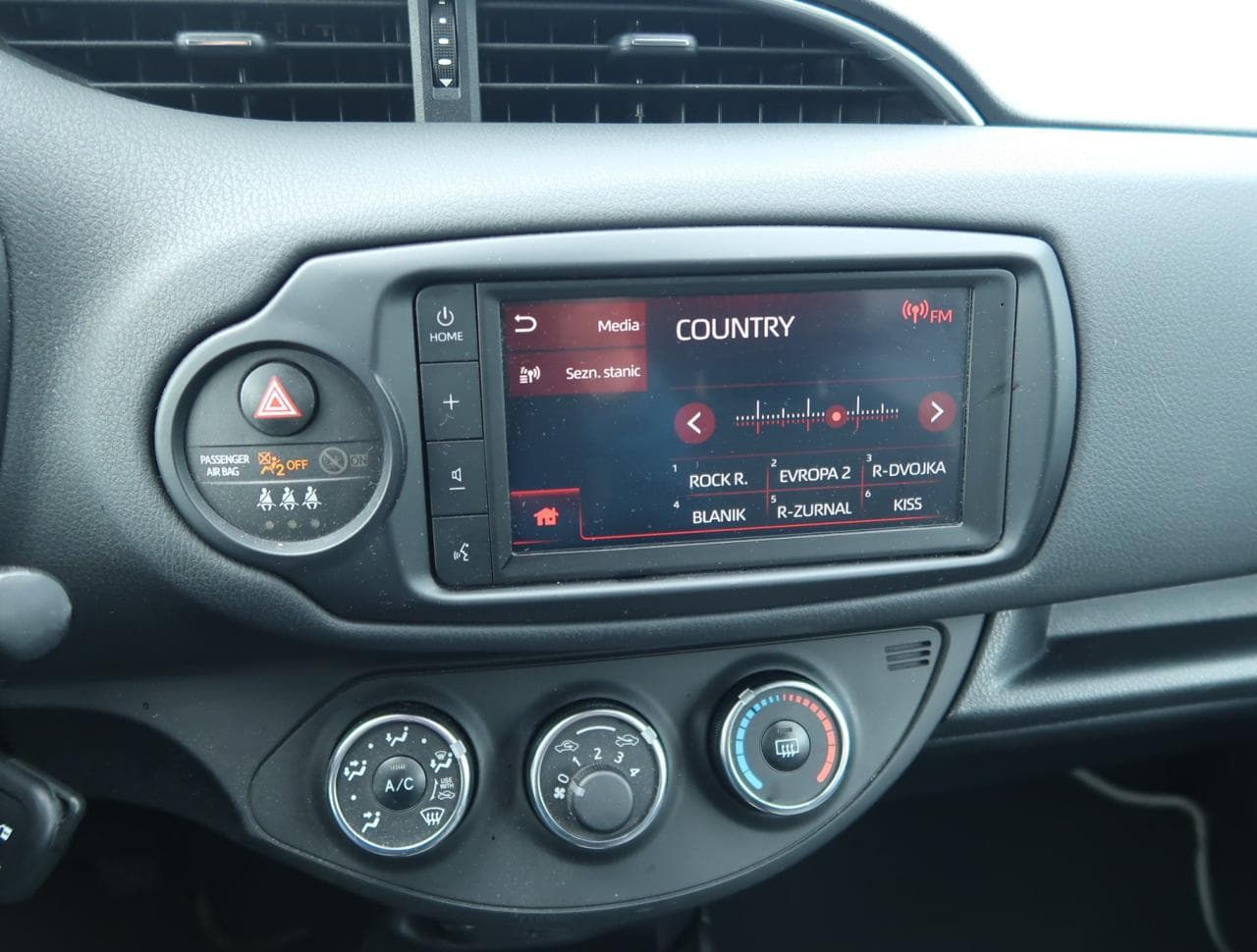 2020 Toyota YARIS - 18