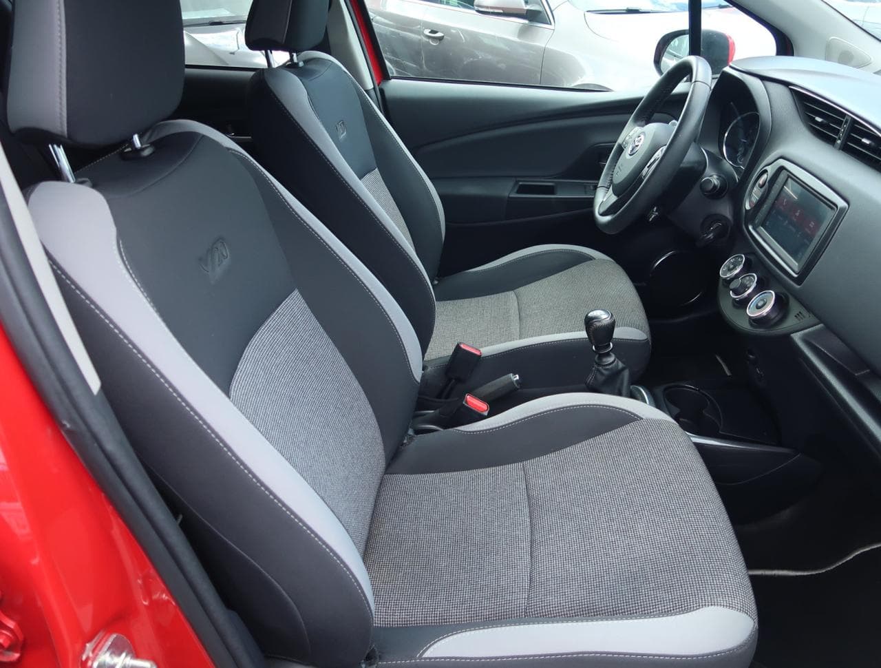 2020 Toyota YARIS - 12