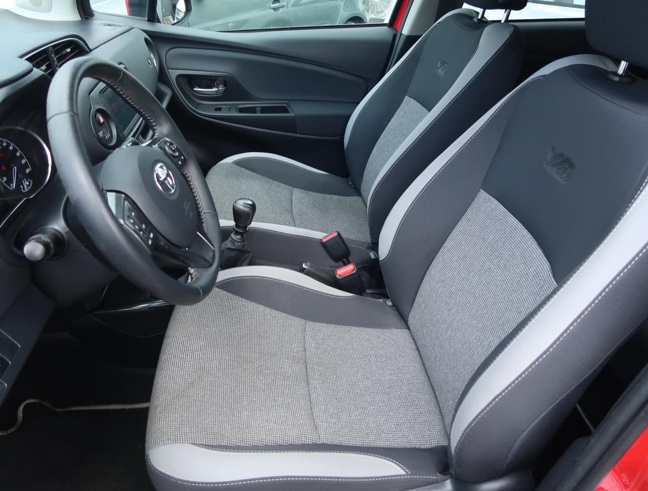 2020 Toyota YARIS - 16