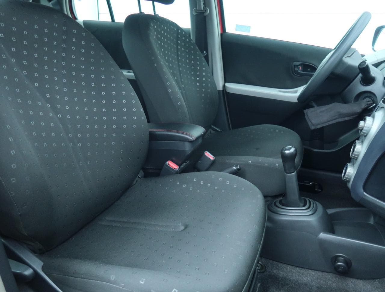 2007 Toyota YARIS - 12