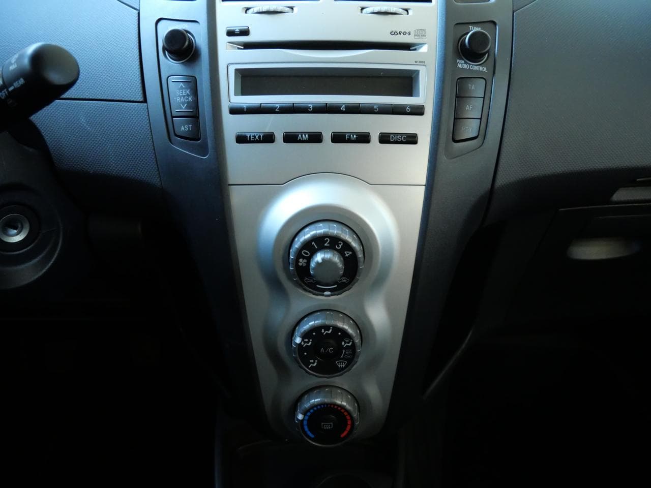 2009 Toyota YARIS - 24