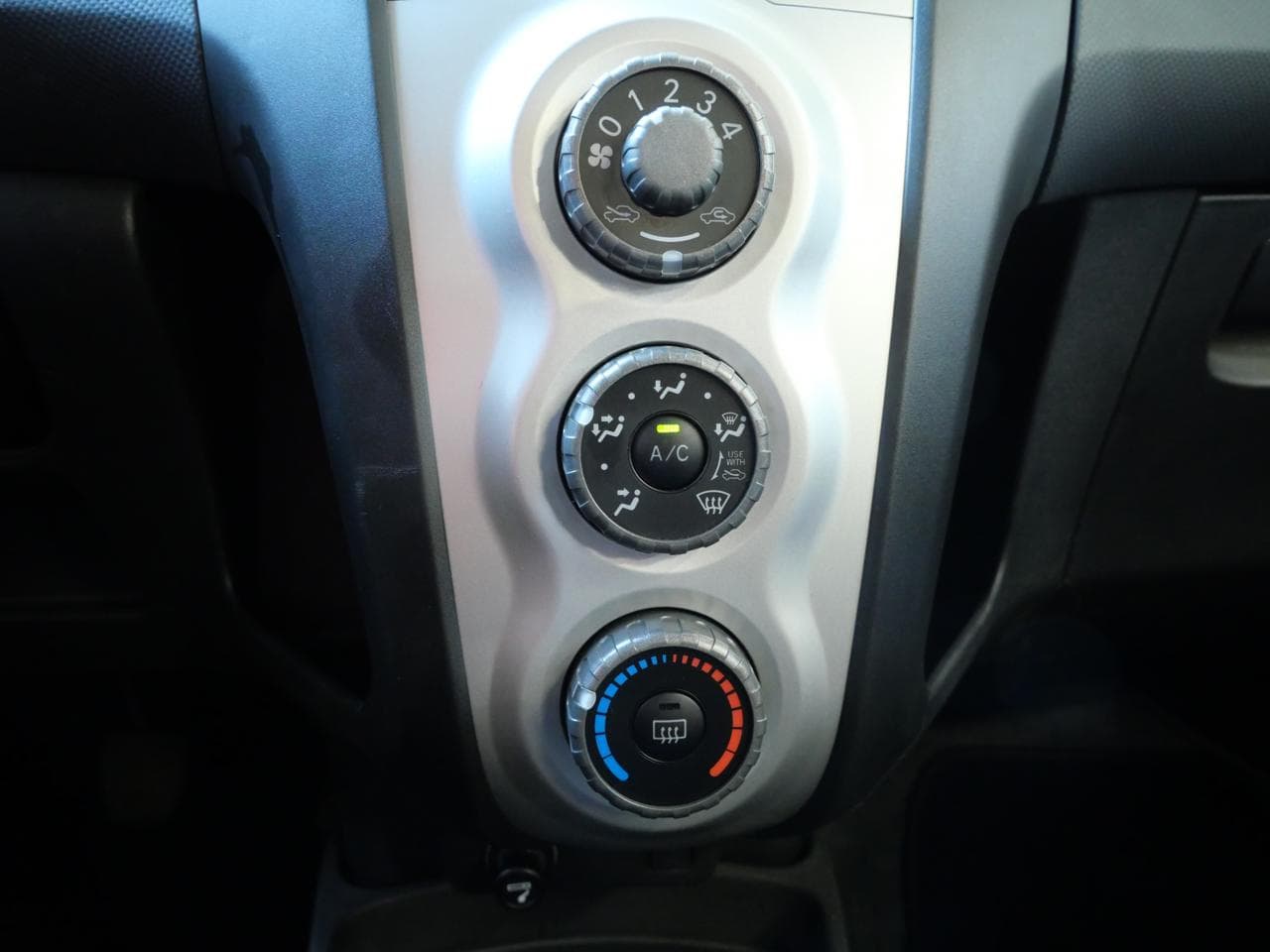 2009 Toyota YARIS - 31