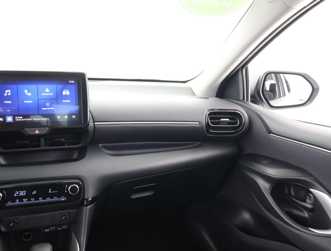 2024 Toyota YARIS - 11