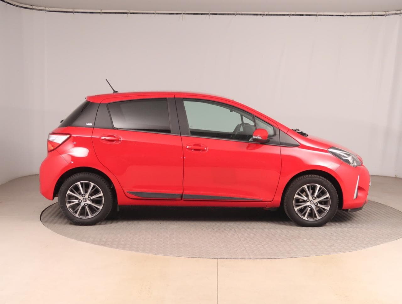 2020 Toyota YARIS - 8