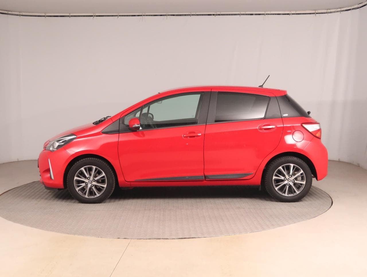 2020 Toyota YARIS - 4