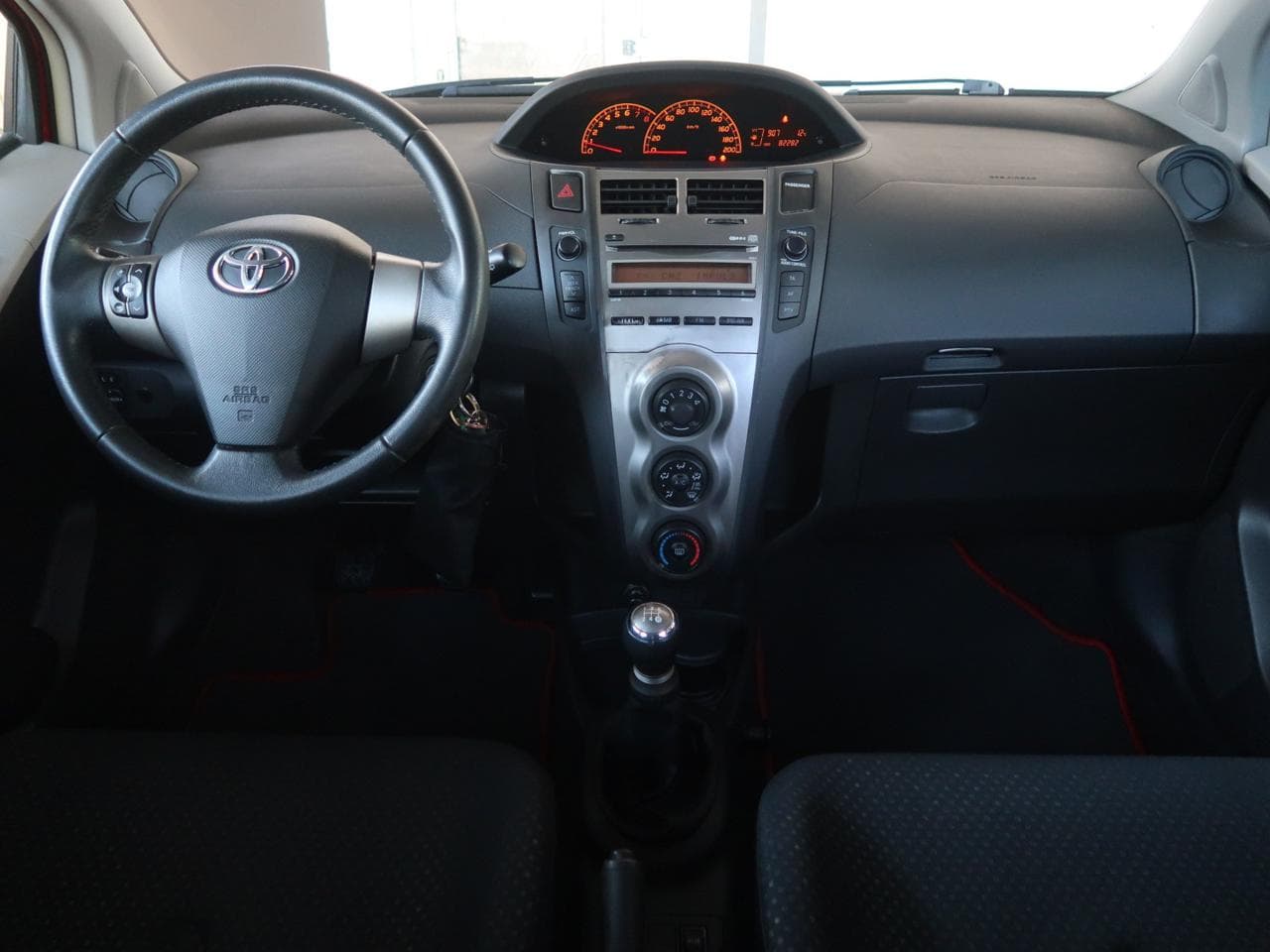 2010 Toyota YARIS - 11