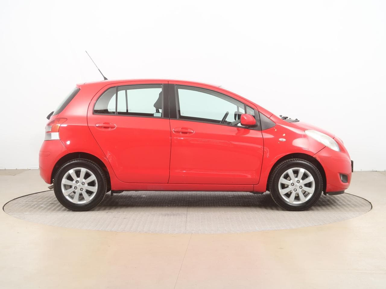 2010 Toyota YARIS - 8