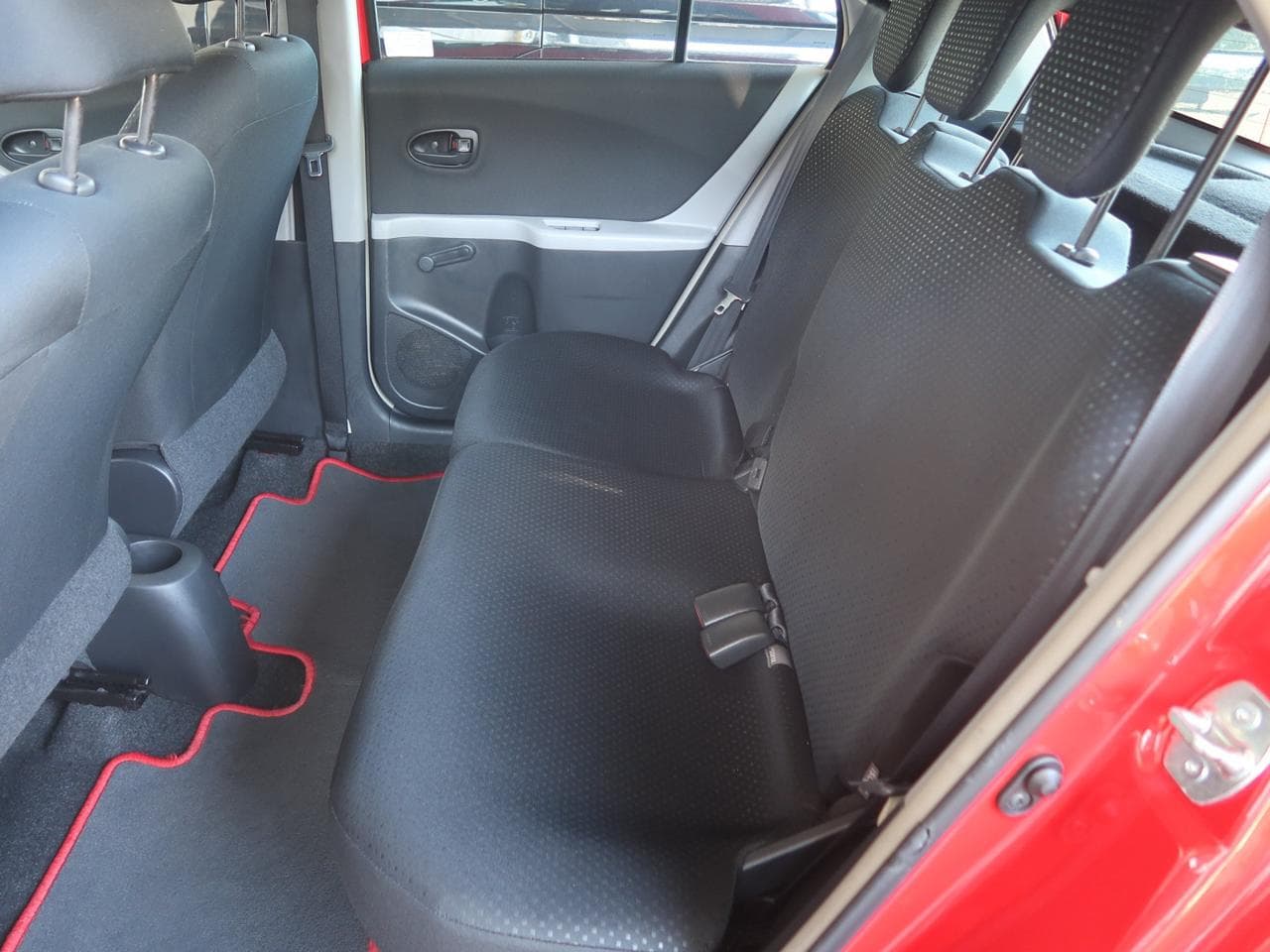 2010 Toyota YARIS - 14