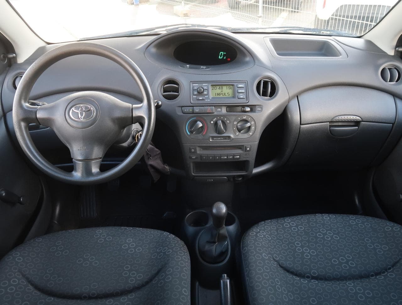 2006 Toyota YARIS - 10