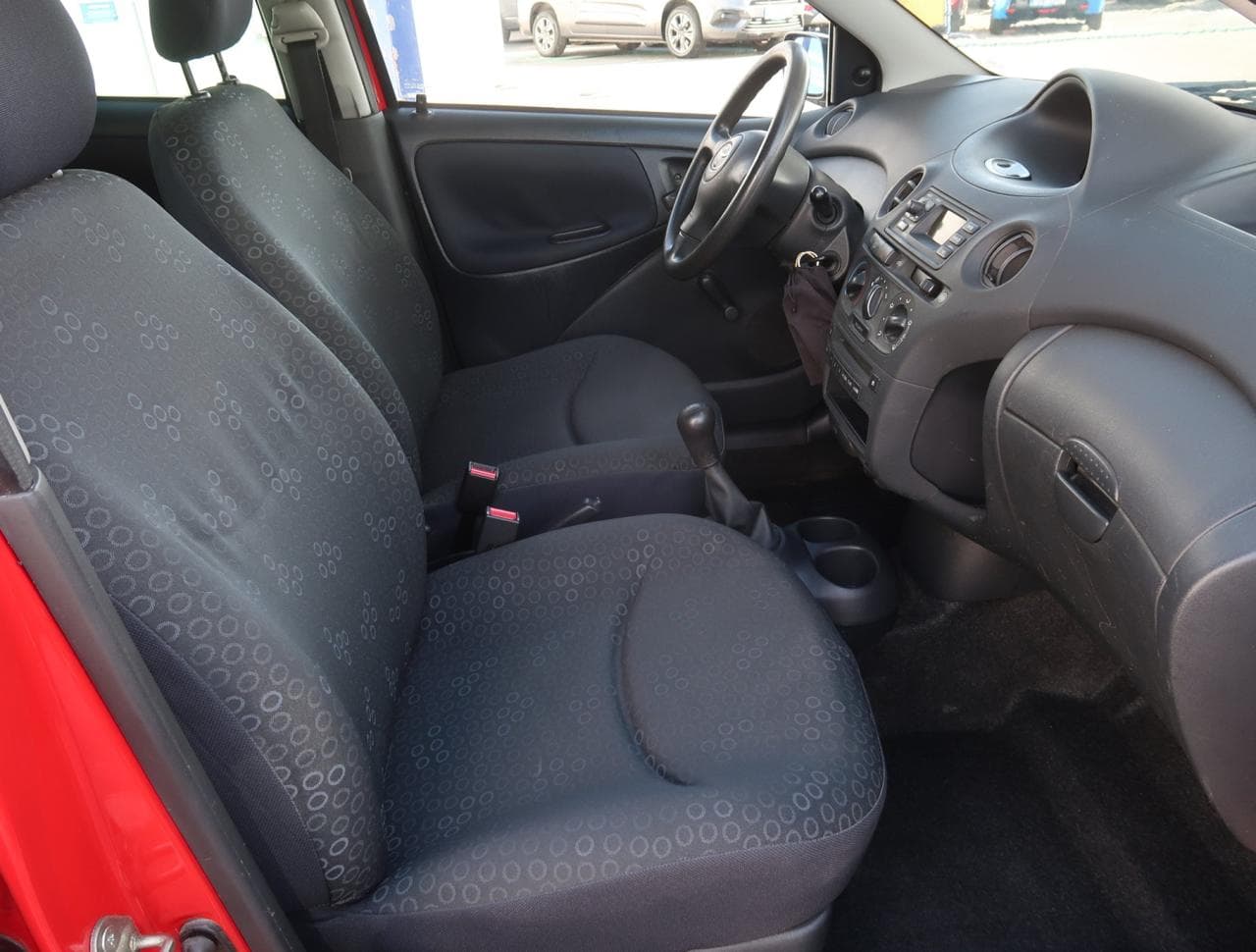 2006 Toyota YARIS - 12