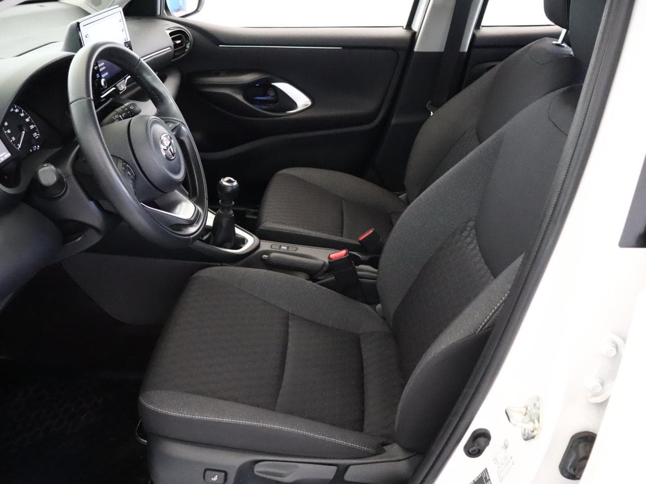 2023 Toyota YARIS - 13