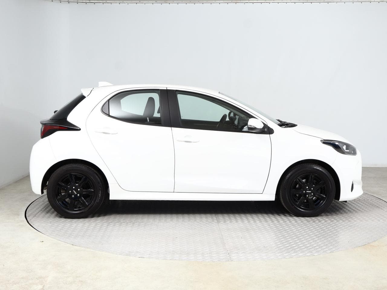 2023 Toyota YARIS - 8
