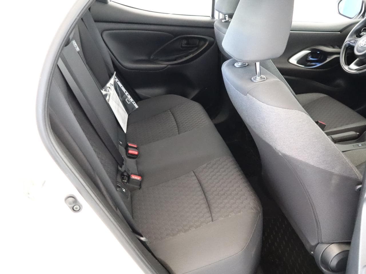 2023 Toyota YARIS - 11