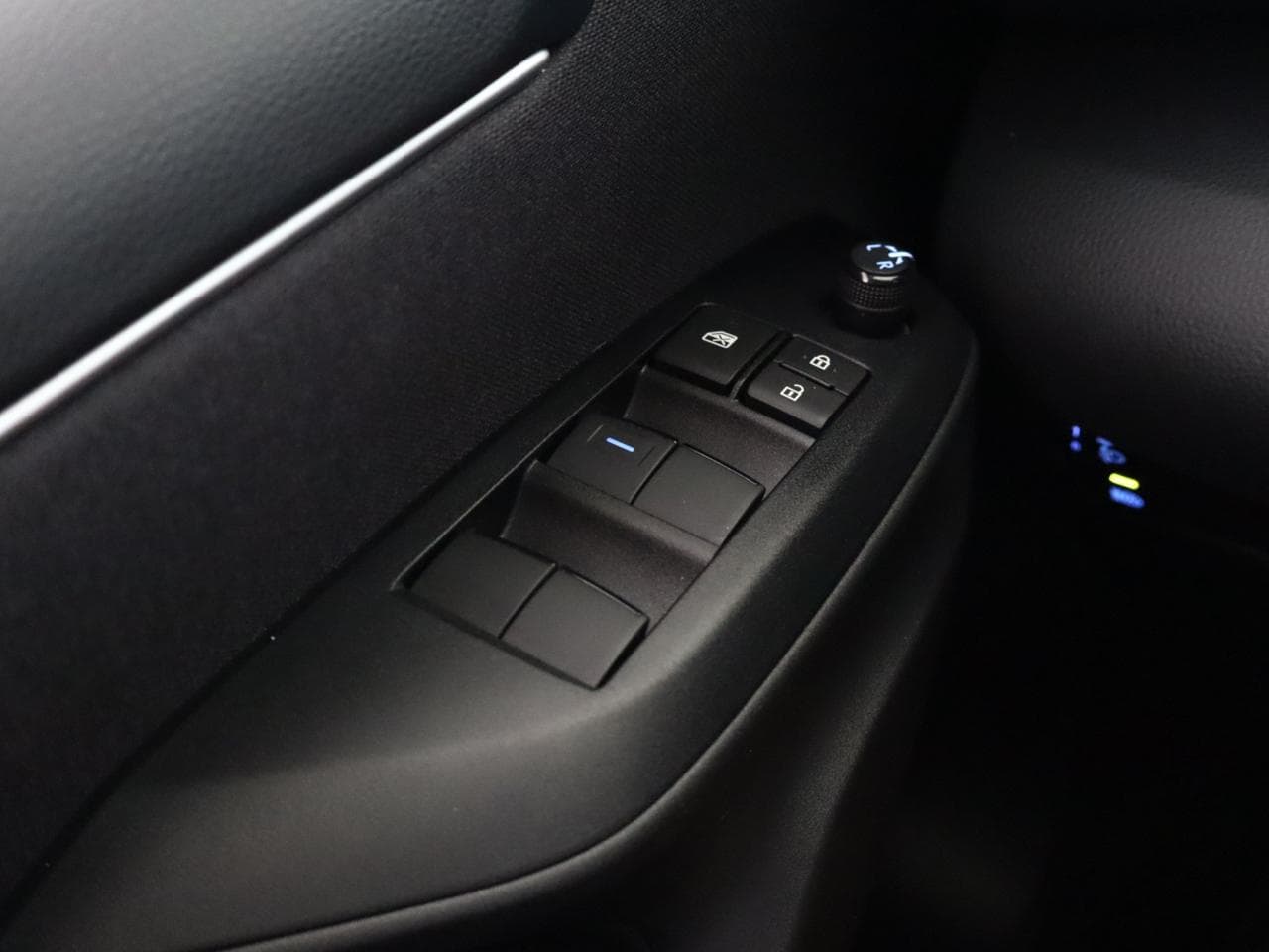 2023 Toyota YARIS - 19