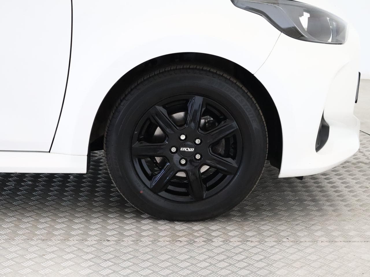 2023 Toyota YARIS - 17