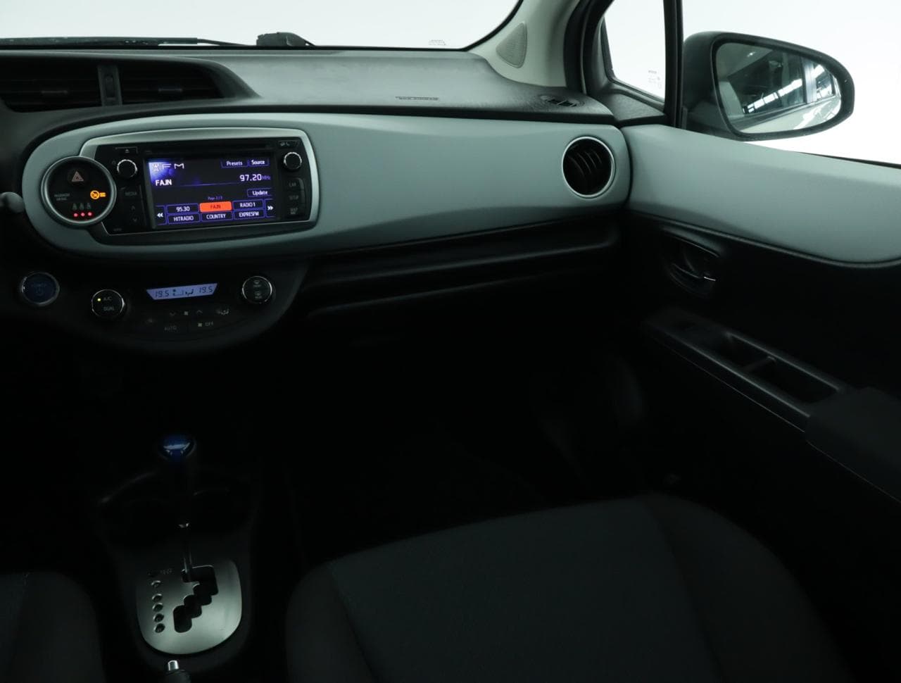 2012 Toyota YARIS - 11