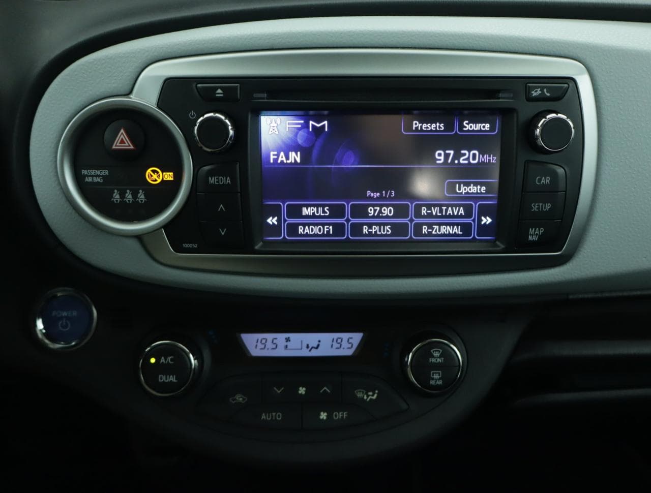 2012 Toyota YARIS - 18