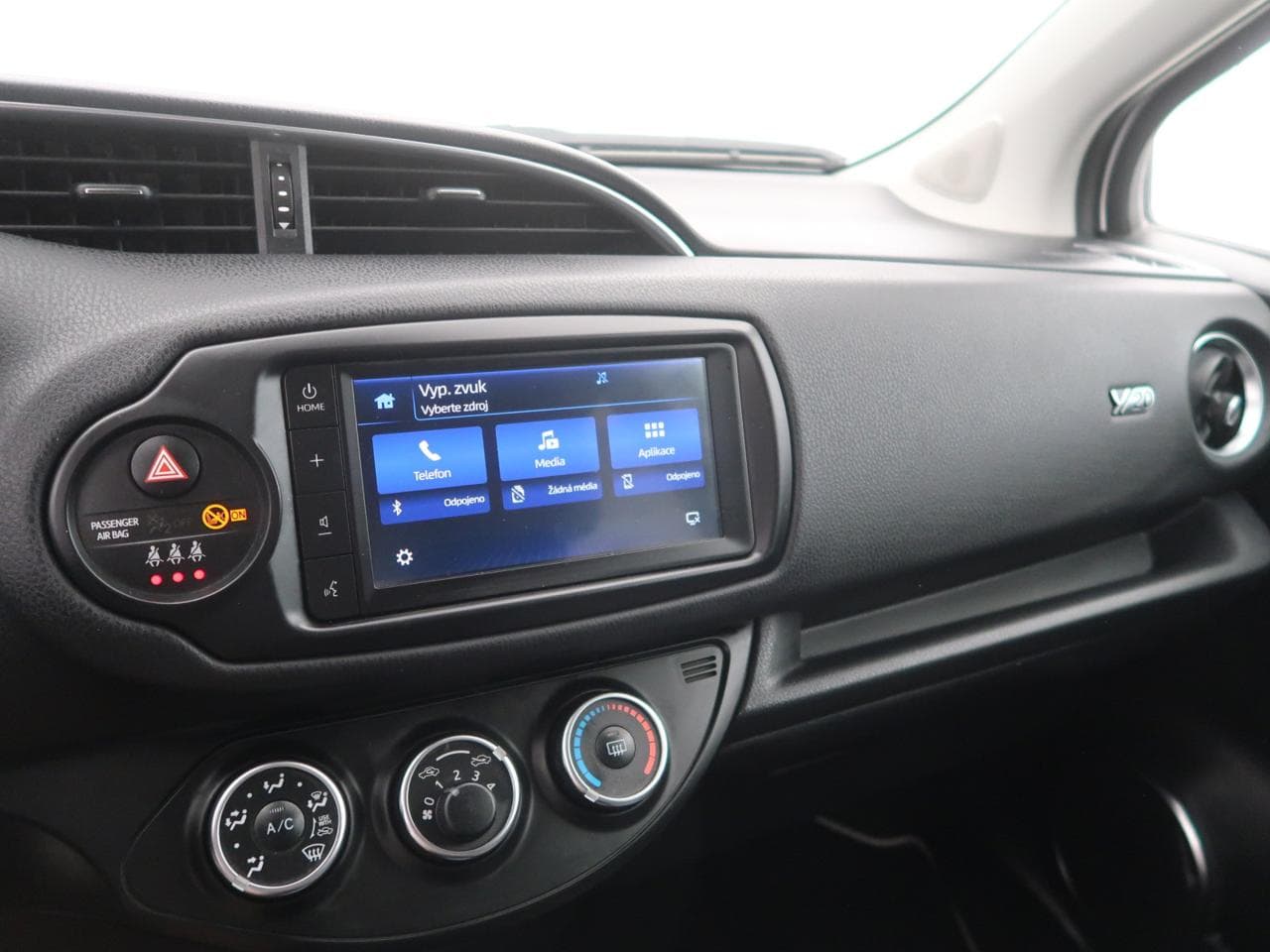 2020 Toyota YARIS - 25