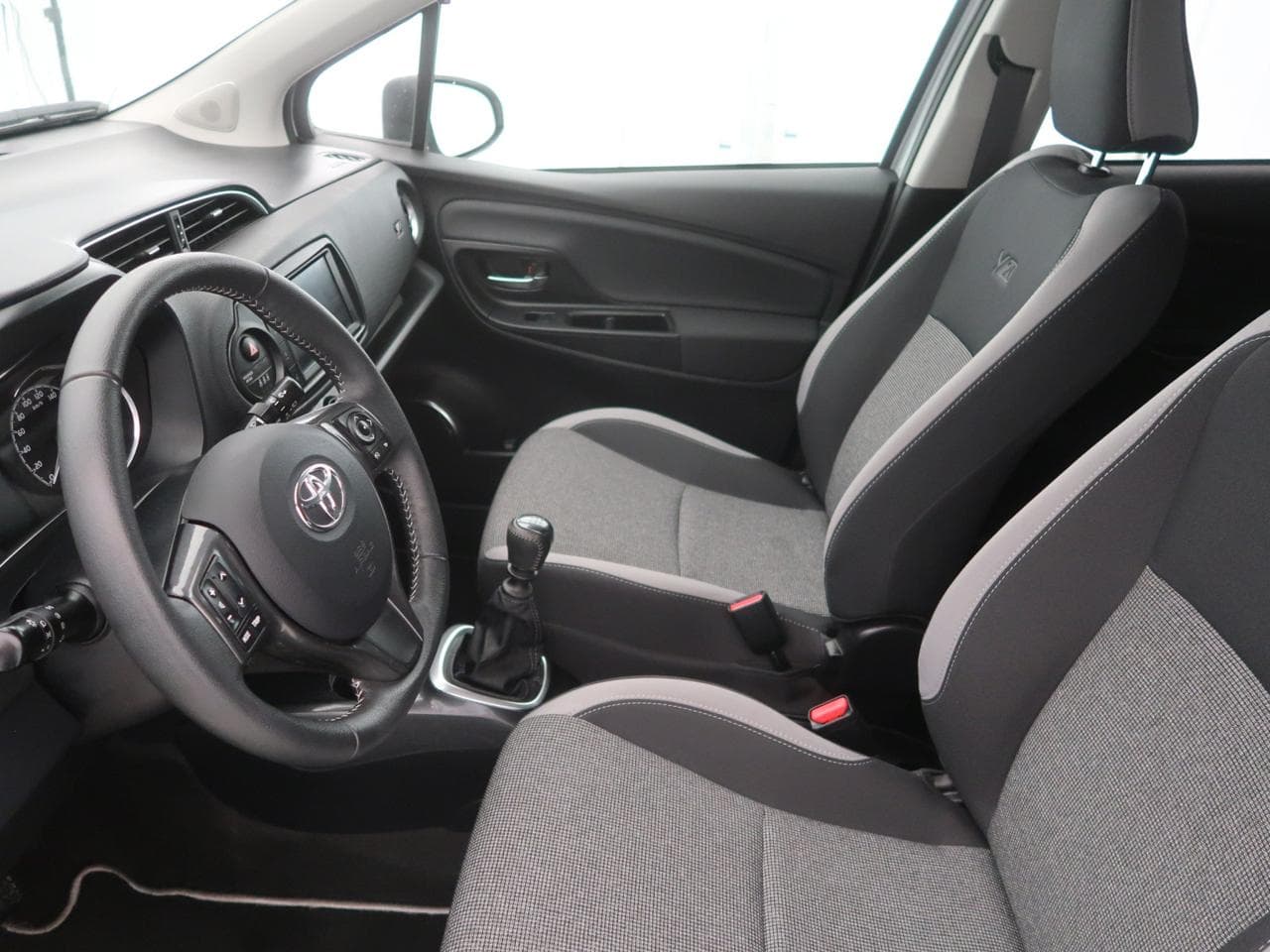 2020 Toyota YARIS - 21