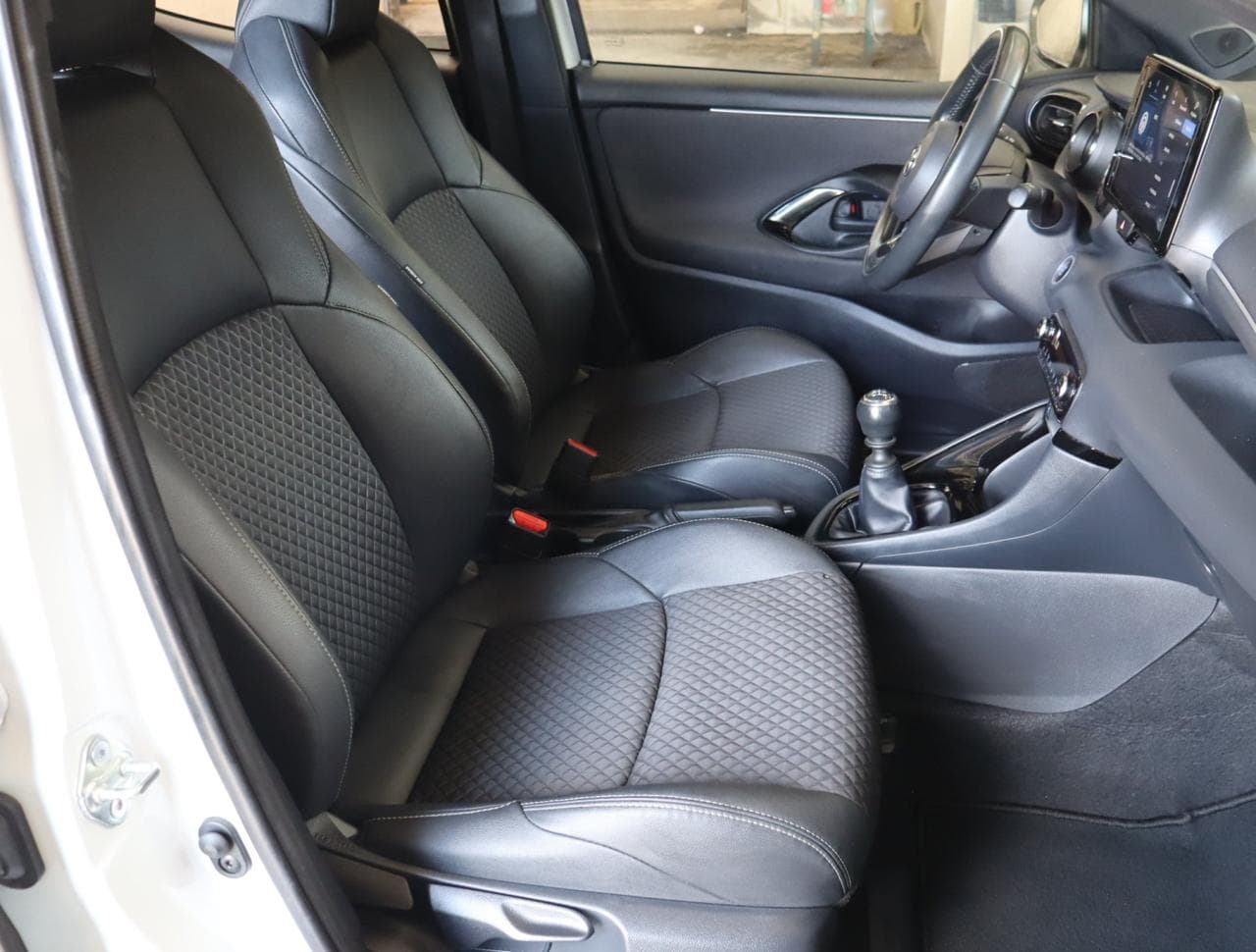 2022 Toyota YARIS - 18