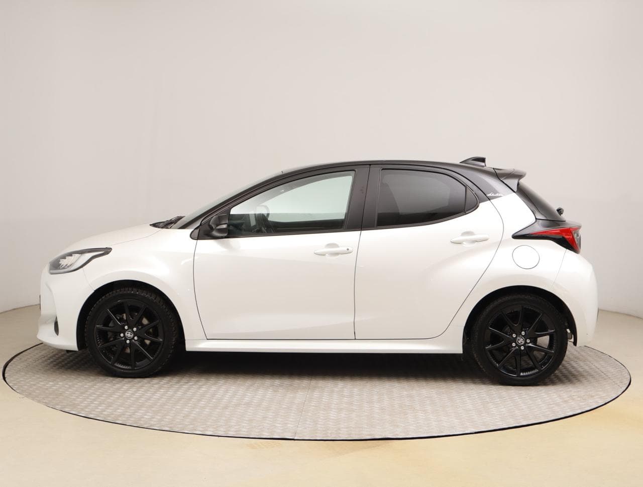2022 Toyota YARIS - 7