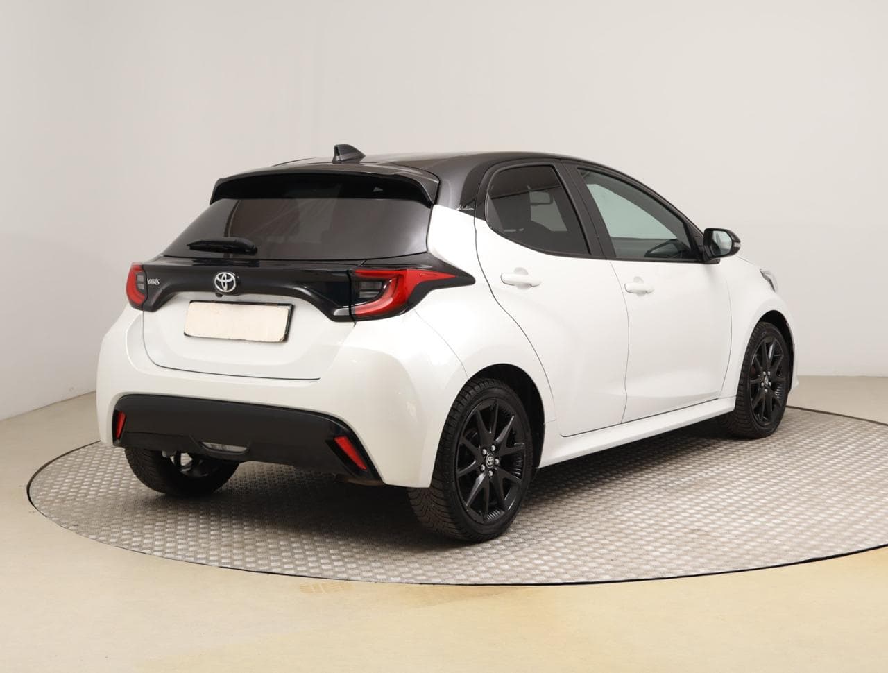 2022 Toyota YARIS - 11
