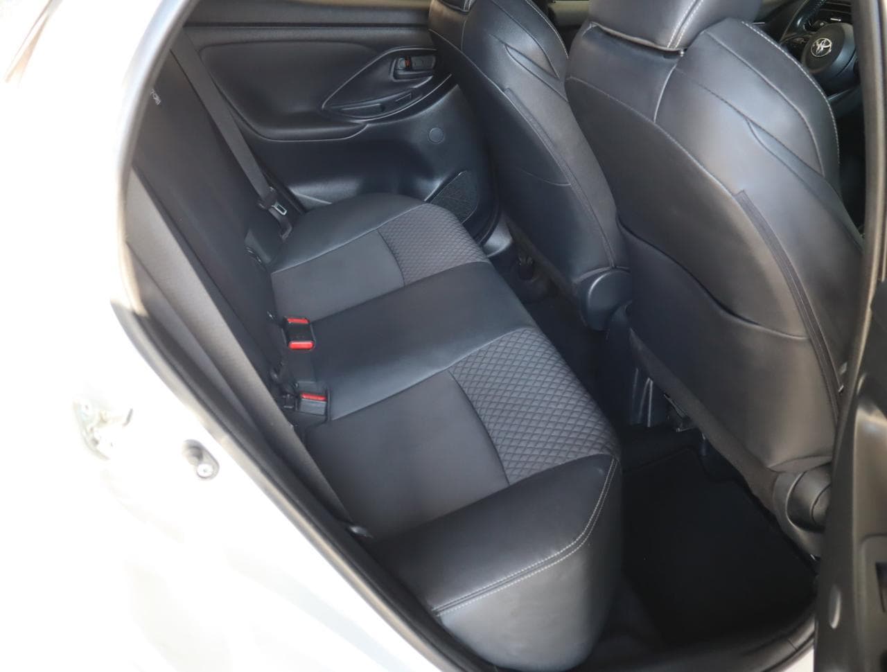 2022 Toyota YARIS - 19