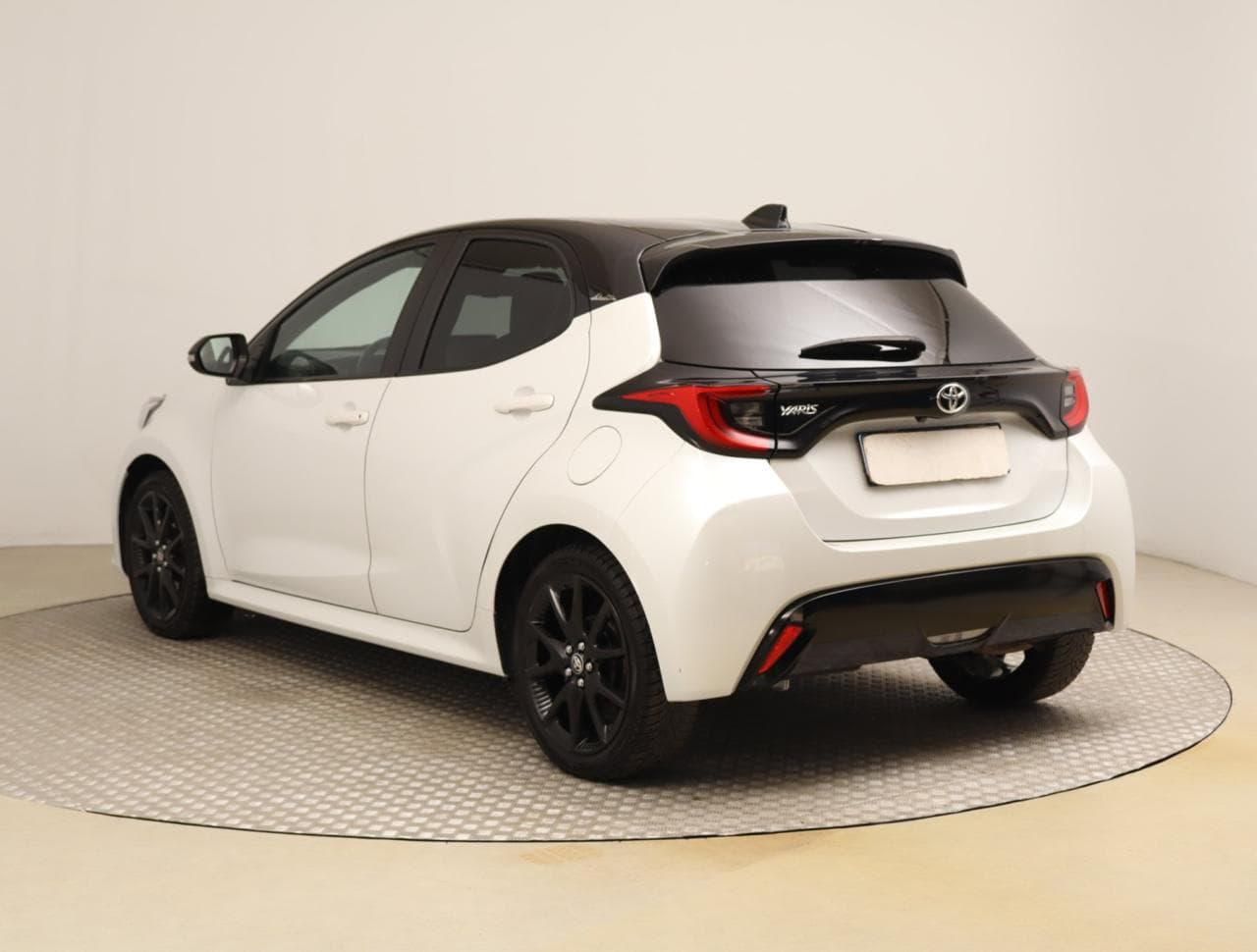 2022 Toyota YARIS - 8