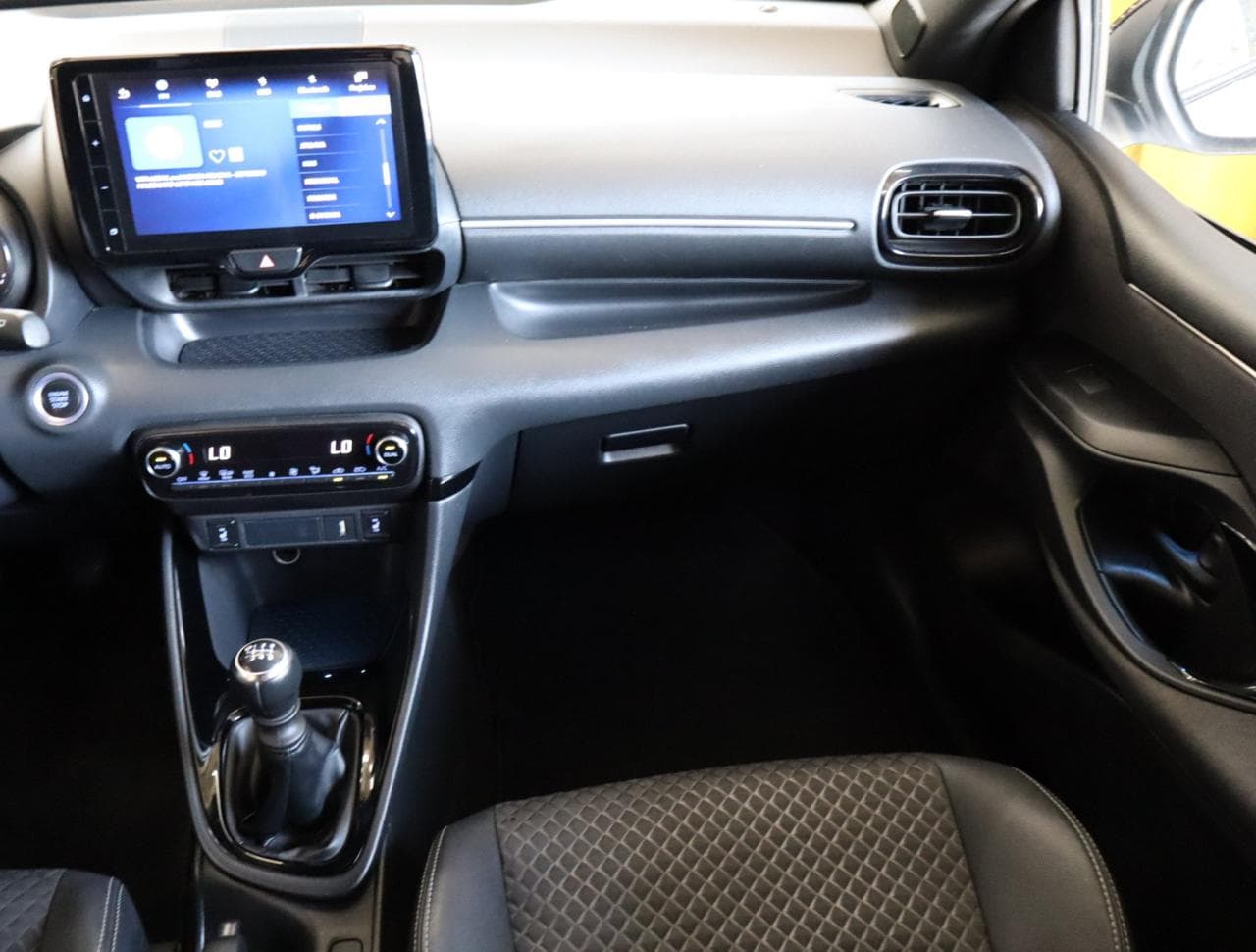 2022 Toyota YARIS - 17